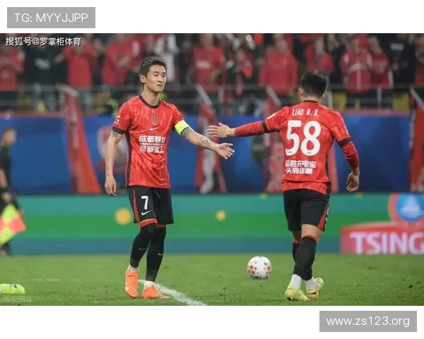 蓉城红星替补10分钟建功 国足新人半场送2红